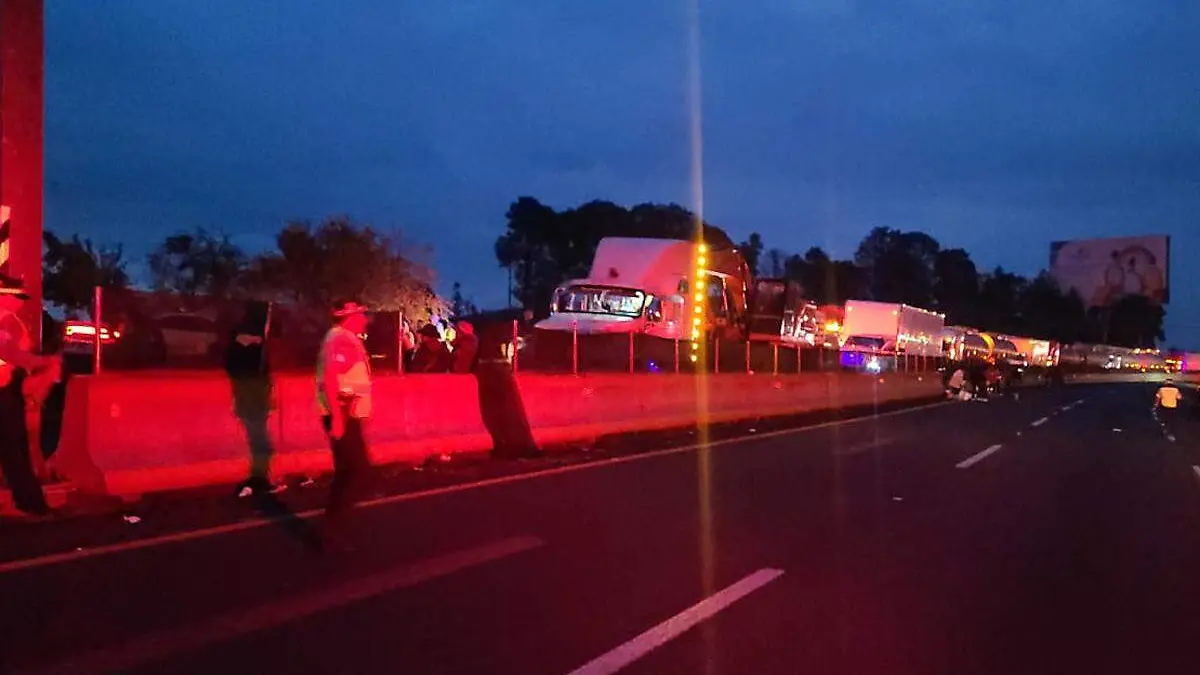 Bloqueo en autopista mexico puebla por pobladores de Tlahuapan 3